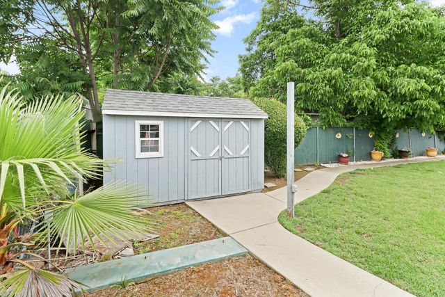 987 Island Ave, Olivehurst, CA 95961