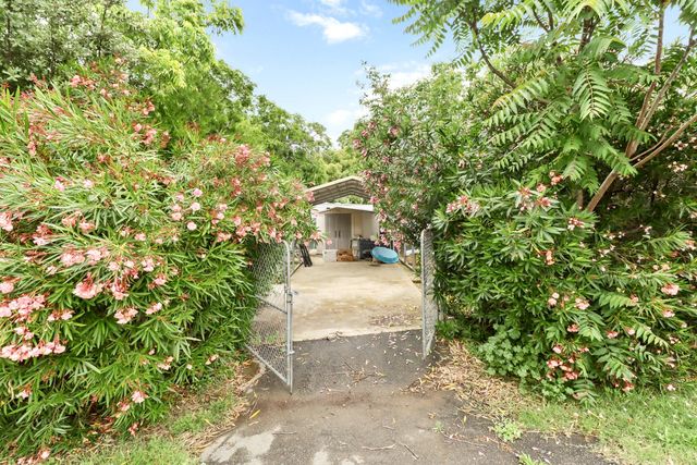 987 Island Ave, Olivehurst, CA 95961