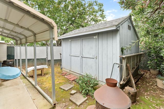 987 Island Ave, Olivehurst, CA 95961