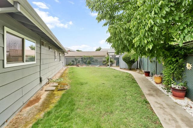 987 Island Ave, Olivehurst, CA 95961