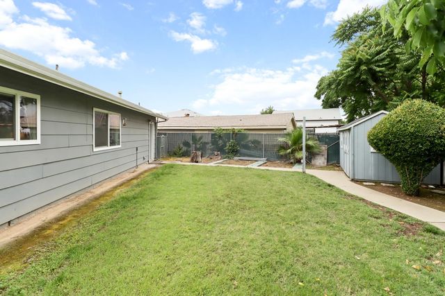 987 Island Ave, Olivehurst, CA 95961