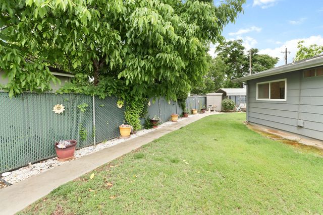987 Island Ave, Olivehurst, CA 95961