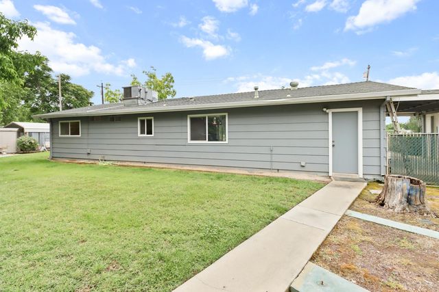 987 Island Ave, Olivehurst, CA 95961