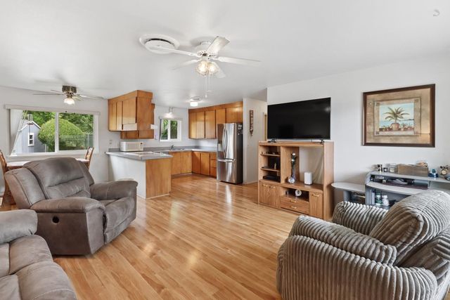 987 Island Ave, Olivehurst, CA 95961