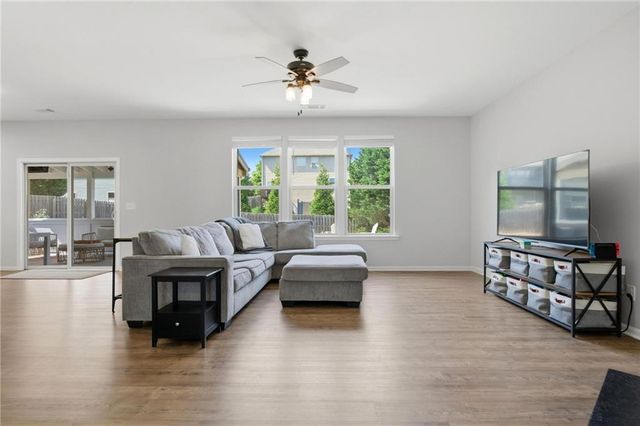515 Creekshire Circle, Canton, GA 30115