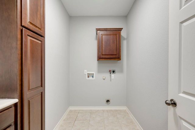 2916 Alsatia DR, Austin, TX 78748