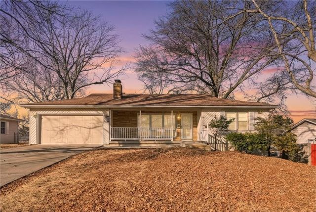 102 NW 65th Street, Gladstone, MO 64118