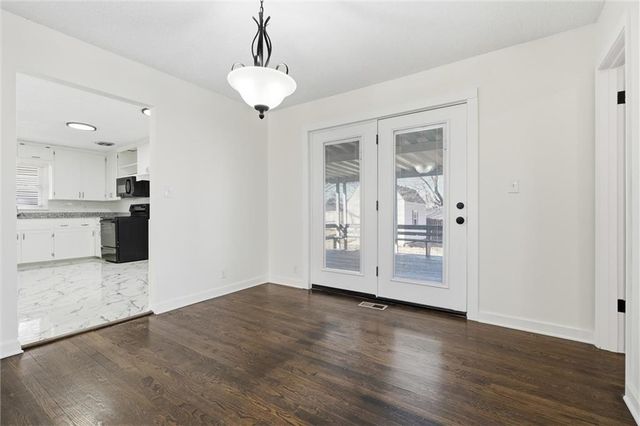 102 NW 65th Street, Gladstone, MO 64118