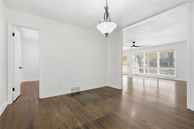 102 NW 65th Street, Gladstone, MO 64118