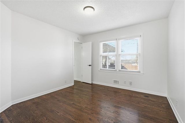 102 NW 65th Street, Gladstone, MO 64118