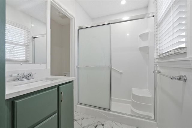 102 NW 65th Street, Gladstone, MO 64118