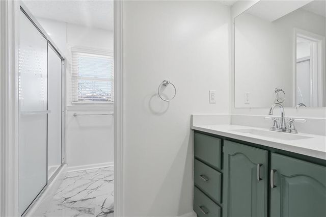 102 NW 65th Street, Gladstone, MO 64118