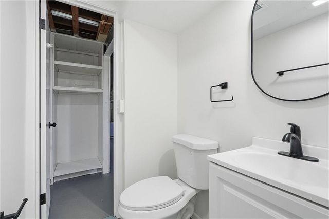 102 NW 65th Street, Gladstone, MO 64118