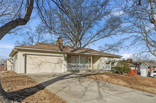 102 NW 65th Street, Gladstone, MO 64118