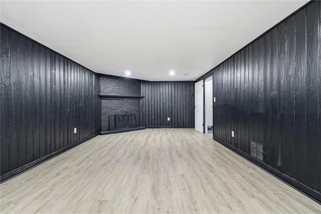 102 NW 65th Street, Gladstone, MO 64118