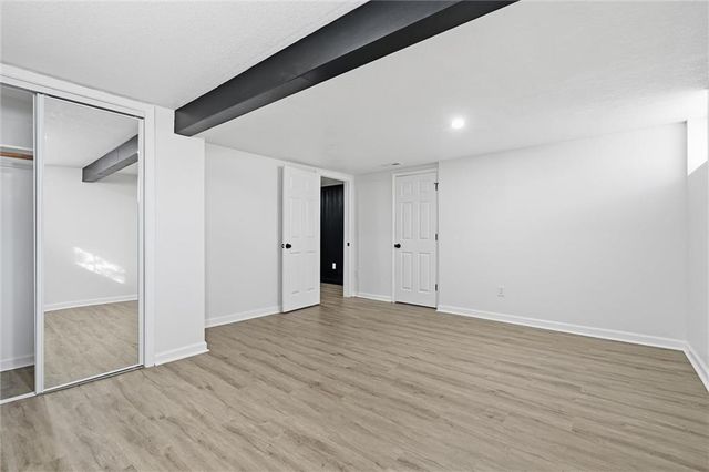 102 NW 65th Street, Gladstone, MO 64118