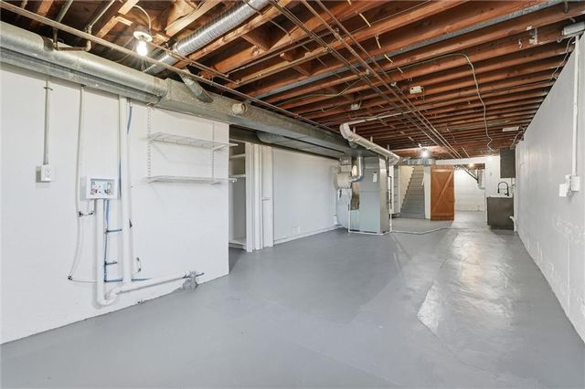 102 NW 65th Street, Gladstone, MO 64118