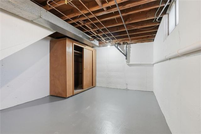 102 NW 65th Street, Gladstone, MO 64118