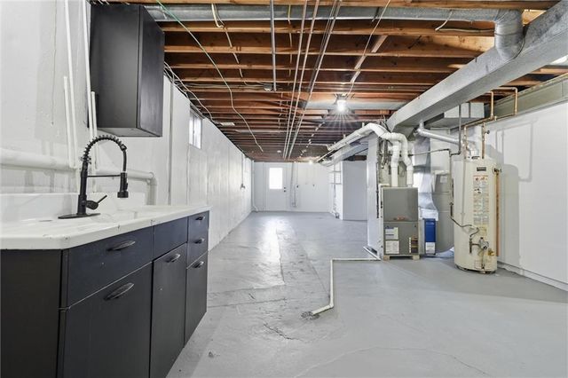 102 NW 65th Street, Gladstone, MO 64118