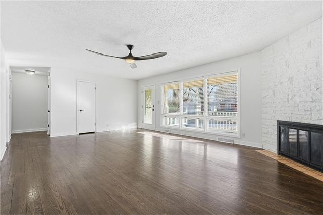 102 NW 65th Street, Gladstone, MO 64118