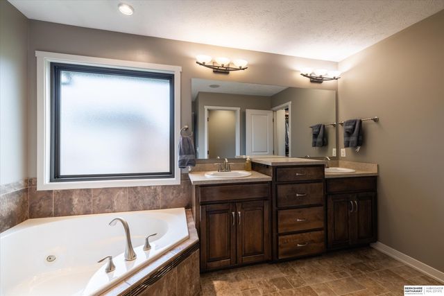 1303 N 183rd Avenue, Omaha, NE 68022