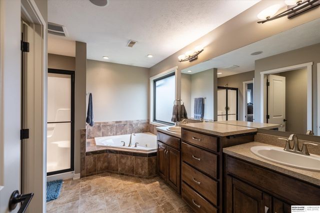 1303 N 183rd Avenue, Omaha, NE 68022