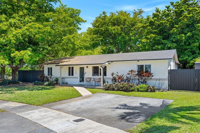 1752 S Anhinga Ln, Homestead, FL 33035