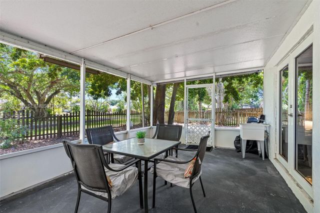 1752 S Anhinga Ln, Homestead, FL 33035