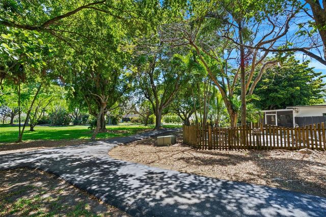1752 S Anhinga Ln, Homestead, FL 33035