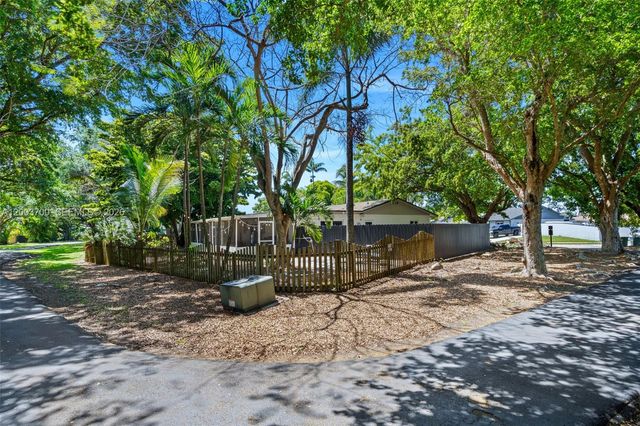 1752 S Anhinga Ln, Homestead, FL 33035