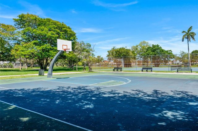 1752 S Anhinga Ln, Homestead, FL 33035