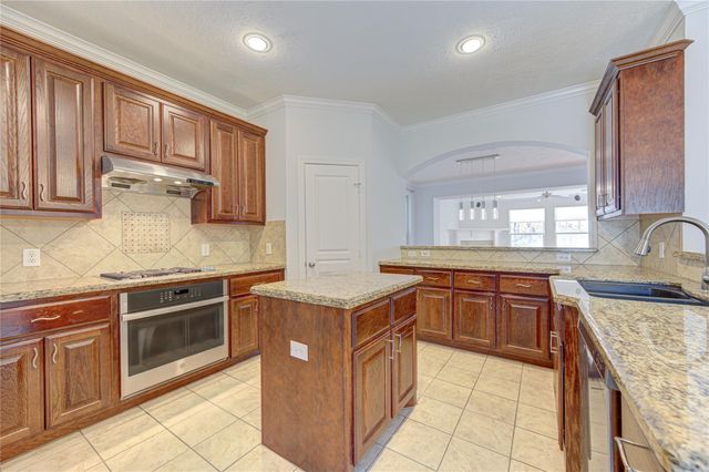 2931 Bering Drive, Houston, TX 77057