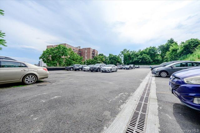172-70 Highland Avenue 9-L, Jamaica Estates, NY 11432