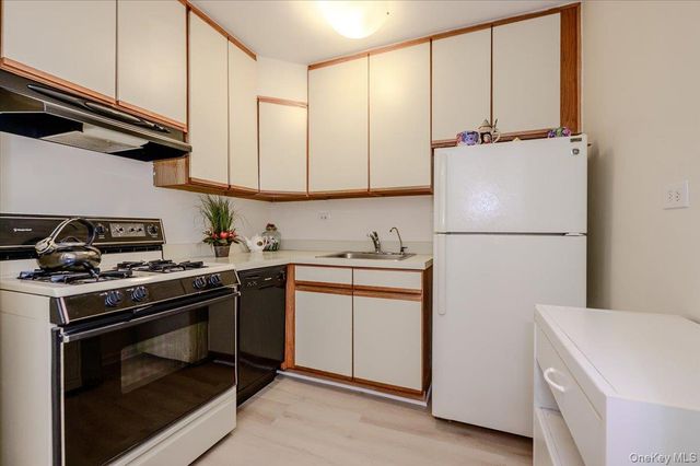 172-70 Highland Avenue 9-L, Jamaica Estates, NY 11432