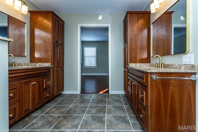 406 Celesta Street, Godfrey, IL 62035