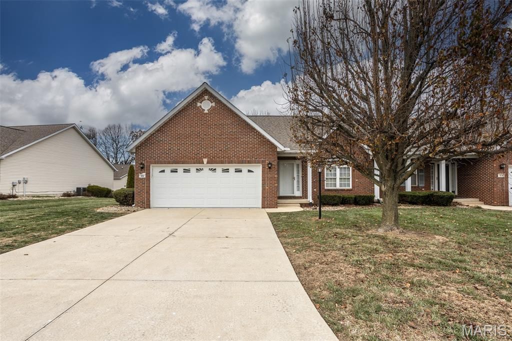 406 Celesta Street, Godfrey, IL 62035