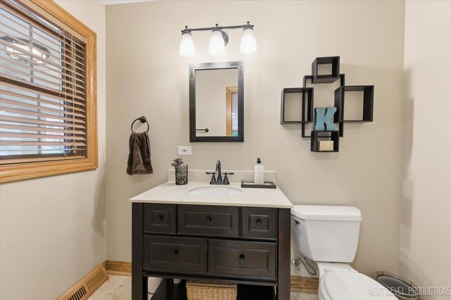 618 S 5th Street, St. Charles, IL 60174