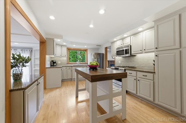 618 S 5th Street, St. Charles, IL 60174