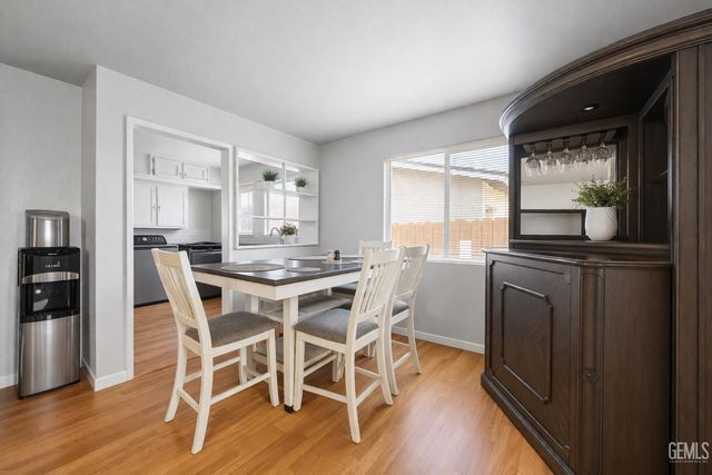 1325 Carson Avenue, Bakersfield, CA 93304