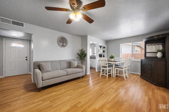 1325 Carson Avenue, Bakersfield, CA 93304