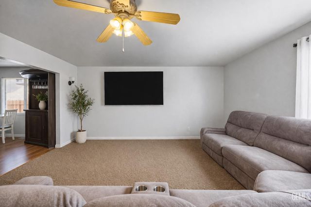 1325 Carson Avenue, Bakersfield, CA 93304