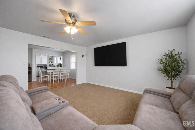 1325 Carson Avenue, Bakersfield, CA 93304