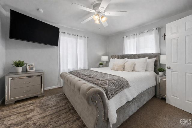 1325 Carson Avenue, Bakersfield, CA 93304