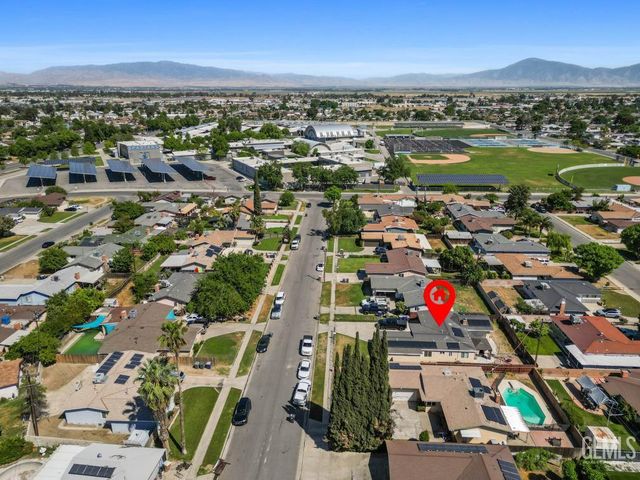 1325 Carson Avenue, Bakersfield, CA 93304