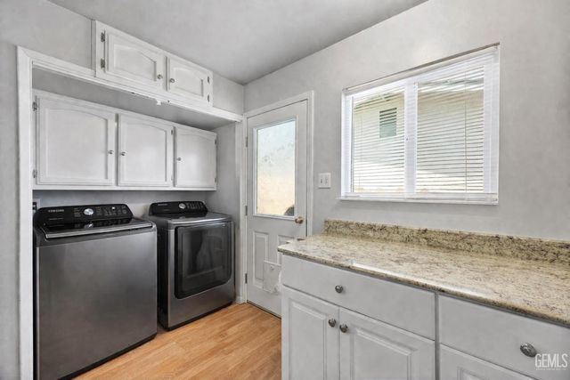 1325 Carson Avenue, Bakersfield, CA 93304