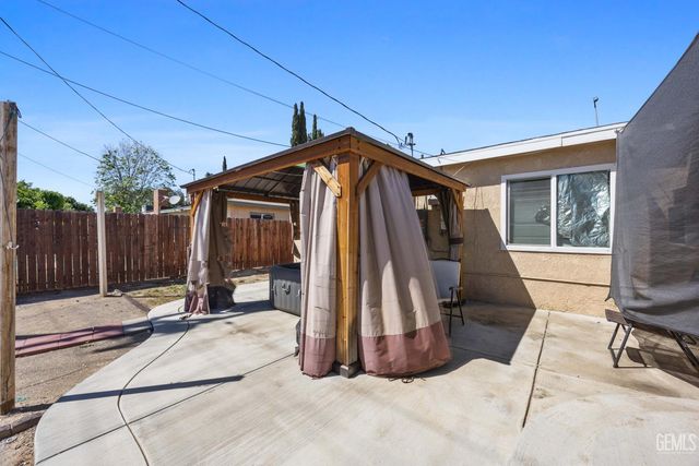 1325 Carson Avenue, Bakersfield, CA 93304