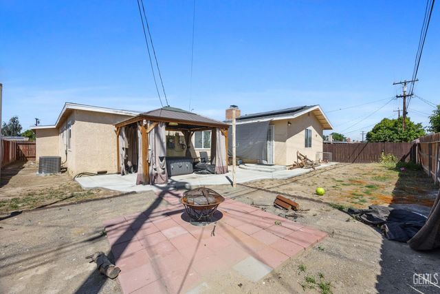 1325 Carson Avenue, Bakersfield, CA 93304