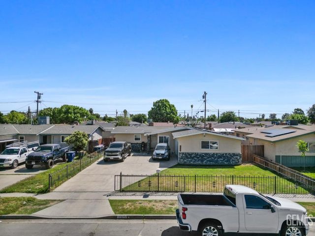 1325 Carson Avenue, Bakersfield, CA 93304