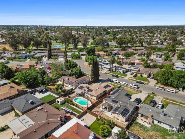 1325 Carson Avenue, Bakersfield, CA 93304