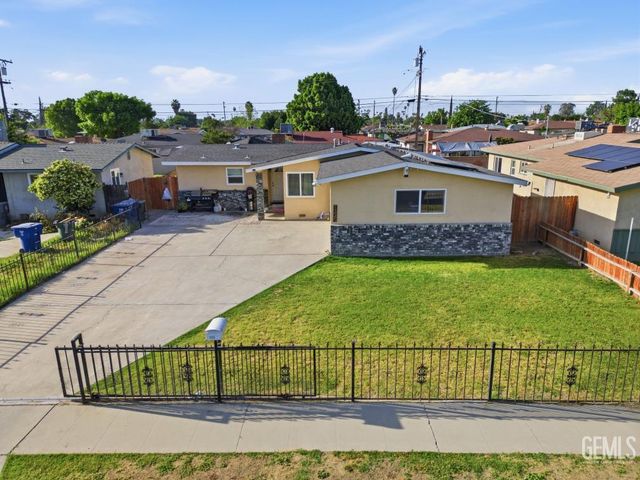 1325 Carson Avenue, Bakersfield, CA 93304